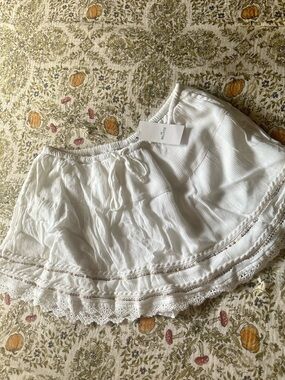 hollister flowy mini white skirt